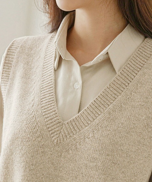 Doux Belle（ドゥーベル）の「シンプルVネックニットベスト（ベスト・レディース・ベージュ/ブラウン/グレー/ブラック/オートミール・MEDIUM/LARGE/X-LARGE/SMALL）」の11枚目の写真