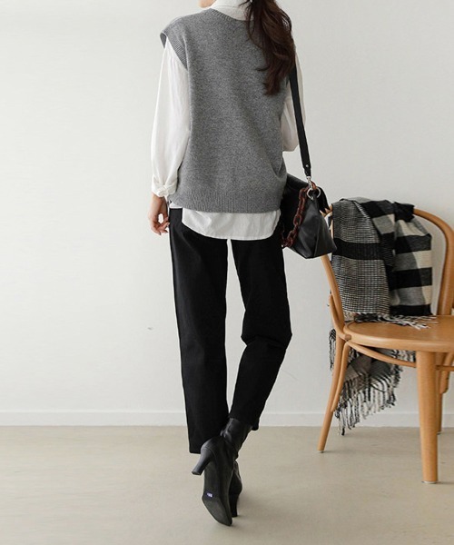 Doux Belle（ドゥーベル）の「シンプルVネックニットベスト（ベスト・レディース・ベージュ/ブラウン/グレー/ブラック/オートミール・MEDIUM/LARGE/X-LARGE/SMALL）」の18枚目の写真