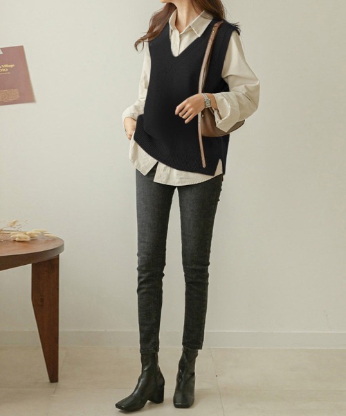 Doux Belle（ドゥーベル）の「シンプルVネックニットベスト（ベスト・レディース・ベージュ/ブラウン/グレー/ブラック/オートミール・MEDIUM/LARGE/X-LARGE/SMALL）」の7枚目の写真