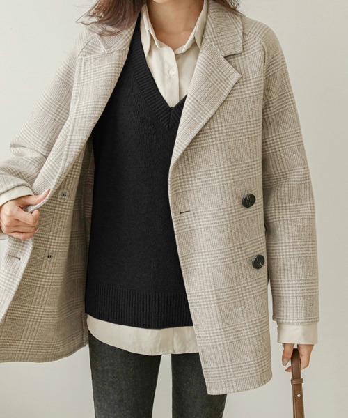 Doux Belle（ドゥーベル）の「シンプルVネックニットベスト（ベスト・レディース・ベージュ/ブラウン/グレー/ブラック/オートミール・MEDIUM/LARGE/X-LARGE/SMALL）」の19枚目の写真