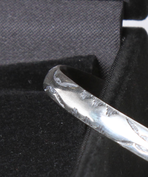 AMERICAN RAG CIE(アメリカンラグシー)の「AMERICAN RAG CIE × THEFT スターリングシルバスタンプバングル(バングル/リストバンド・メンズ・シルバー・FREE)」の2枚目の写真