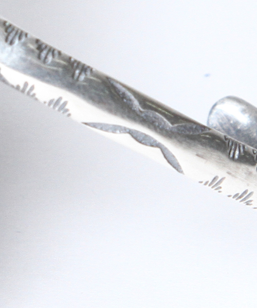 AMERICAN RAG CIE(アメリカンラグシー)の「AMERICAN RAG CIE × THEFT スターリングシルバスタンプバングル(バングル/リストバンド・メンズ・シルバー・FREE)」の3枚目の写真