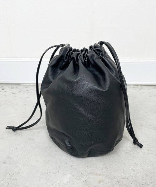 StyleSea(スタイルシー)の「ミニ巾着ポーチバッグ(ハンドバッグ・レディース・ブラウン/ブラック/アイボリー・FREE)」の3枚目の写真