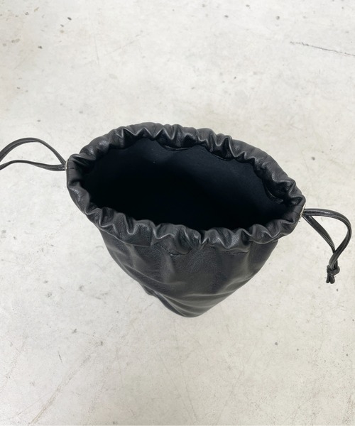 StyleSea(スタイルシー)の「ミニ巾着ポーチバッグ(ハンドバッグ・レディース・ブラウン/ブラック/アイボリー・FREE)」の9枚目の写真