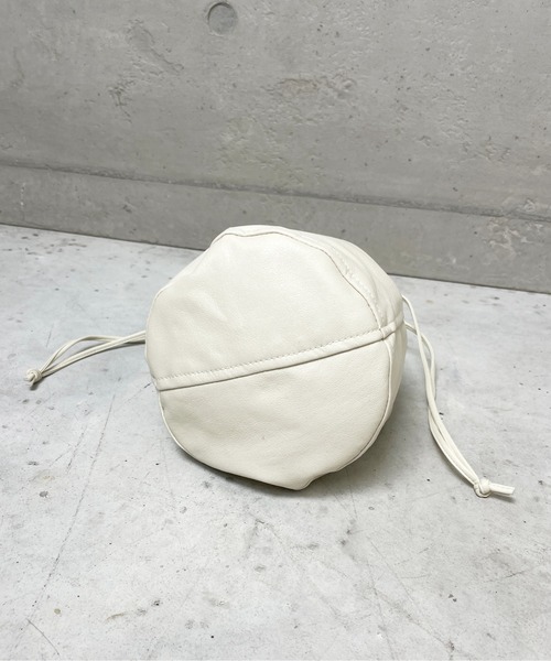 StyleSea(スタイルシー)の「ミニ巾着ポーチバッグ(ハンドバッグ・レディース・ブラウン/ブラック/アイボリー・FREE)」の6枚目の写真