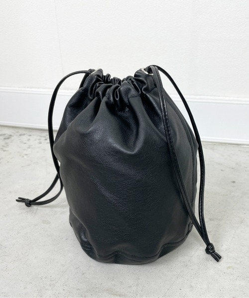 StyleSea(スタイルシー)の「ミニ巾着ポーチバッグ(ハンドバッグ・レディース・ブラウン/ブラック/アイボリー・FREE)」の7枚目の写真