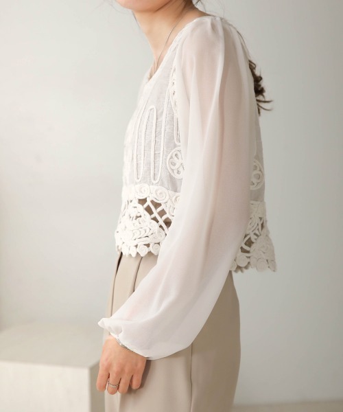 Bab（バブ）の「モチーフデザインブラウス（シャツ/ブラウス・レディース・オフホワイト/ベージュ・M）」の9枚目の写真