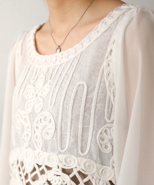 Bab（バブ）の「モチーフデザインブラウス（シャツ/ブラウス・レディース・オフホワイト/ベージュ・M）」の10枚目の写真