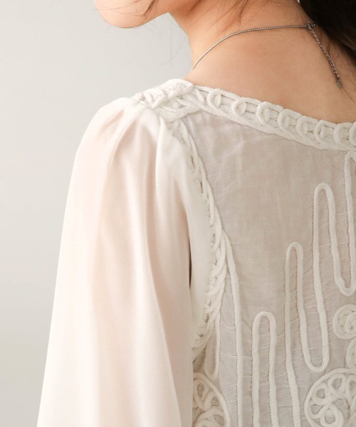 Bab（バブ）の「モチーフデザインブラウス（シャツ/ブラウス・レディース・オフホワイト/ベージュ・M）」の11枚目の写真