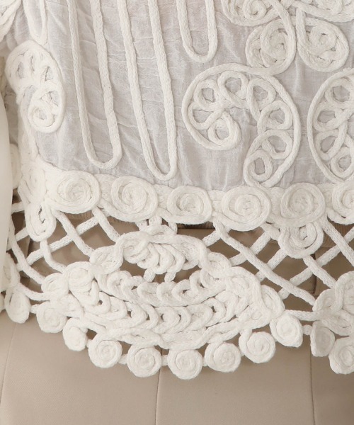 Bab（バブ）の「モチーフデザインブラウス（シャツ/ブラウス・レディース・オフホワイト/ベージュ・M）」の18枚目の写真