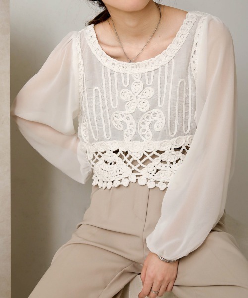 Bab（バブ）の「モチーフデザインブラウス（シャツ/ブラウス・レディース・オフホワイト/ベージュ・M）」の3枚目の写真