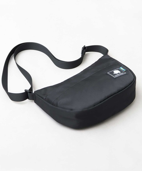 撥水ナイロン 軽量 ミニ バナナ ショルダーバッグ（ショルダーバッグ