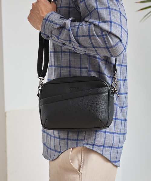 UNION STATION（ユニオンステーション）の「シンセティックレザー型押しミニショルダーバッグ / カメラバッグ（ショルダーバッグ・メンズ・ブラック系その他/ブラック・FREE）」の5枚目の写真