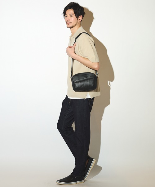 UNION STATION（ユニオンステーション）の「シンセティックレザー型押しミニショルダーバッグ / カメラバッグ（ショルダーバッグ・メンズ・ブラック系その他/ブラック・FREE）」の3枚目の写真