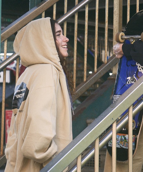 ROXY（ロキシー）の「ROXY SINCE1990 ZIP/ロキシーバックプリントジップアップパーカー（パーカー・レディース・グレー/ブラック/ベージュ・MEDIUM/LARGE）」の12枚目の写真