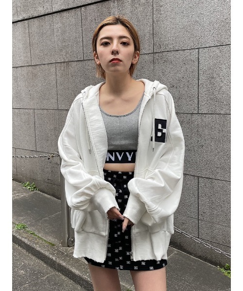 ENVYM（アンビー）の「Eロゴジップパーカー（パーカー・レディース・ブラック/ブルー/ベージュ/ホワイト・FREE）」の5枚目の写真