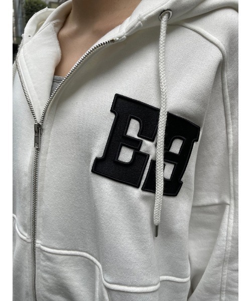 ENVYM（アンビー）の「Eロゴジップパーカー（パーカー・レディース・ブラック/ブルー/ベージュ/ホワイト・FREE）」の11枚目の写真