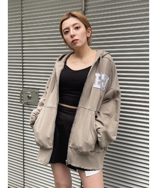 ENVYM（アンビー）の「Eロゴジップパーカー（パーカー・レディース・ブラック/ブルー/ベージュ/ホワイト・FREE）」の8枚目の写真