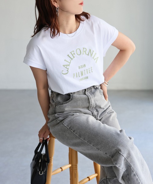 Riberry（リベリー）の「ロゴ刺繍フレンチTシャツ（Tシャツ/カットソー・レディース・チャコールグレー/ホワイト×グリーン/ホワイト×ブルー/ホワイト×グレー/ホワイト×ブラック/ホワイト×イエロー/ホワイト×ピンク・FREE）」の9枚目の写真