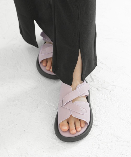 SOROTTO（ソロット）の「ふわふわインソールのフラットサンダル（サンダル・キッズ・ライトブラウン/ブラック/ゴールド/パープル/ホワイト・16.0cm/17.0cm/18.0cm/19.0cm/20.0cm/21.0cm/22.0cm）」の4枚目の写真