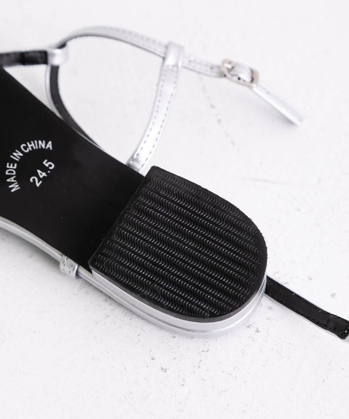 bohmal（ボマール）の「ポインテッドトゥTストラップサンダル（サンダル・レディース・ブラック/シルバー/イエロー・23.0cm/23.5cm/24.0cm/24.5cm）」の8枚目の写真