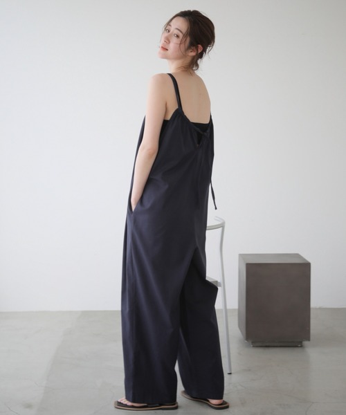 frames RAY CASSIN（フレームスレイカズン）の「WEB限定 コットンリネンバックリボンオールインワン（つなぎ/オールインワン・レディース・ネイビー/オフホワイト/スミクロ・FREE）」の3枚目の写真