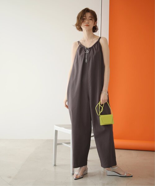 frames RAY CASSIN（フレームスレイカズン）の「WEB限定 コットンリネンバックリボンオールインワン（つなぎ/オールインワン・レディース・ネイビー/オフホワイト/スミクロ・FREE）」の2枚目の写真