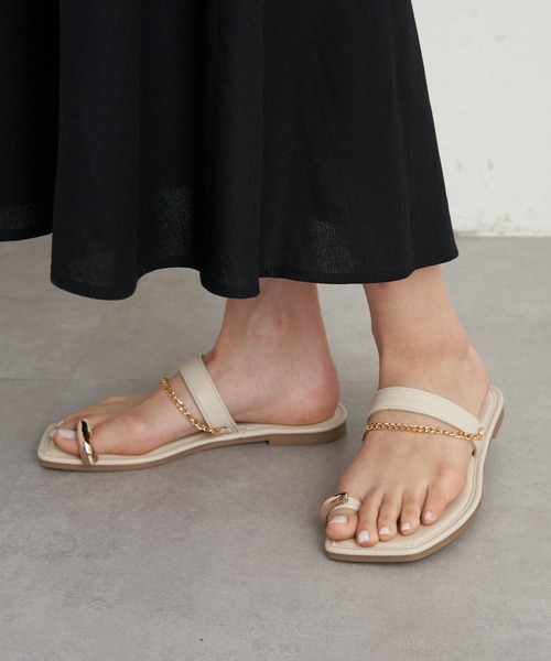 COLONY 2139(コロニートゥーワンスリーナイン)の「チェーントングサンダル(サンダル・レディース・オフホワイト/ブラック・SMALL/LARGE/MEDIUM)」の3枚目の写真