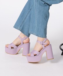 一体底クロスストラップ厚底サンダル