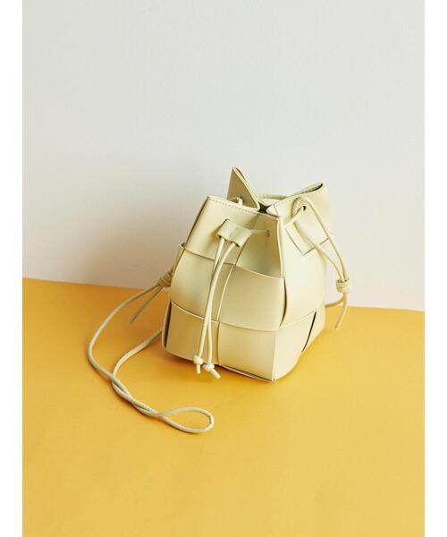 AMERICAN HOLIC(アメリカンホリック)の「編み込み巾着ミニショルダーバッグ(ショルダーバッグ・レディース・イエロー/ブラウン/ブラック/アイボリー・FREE)」の4枚目の写真