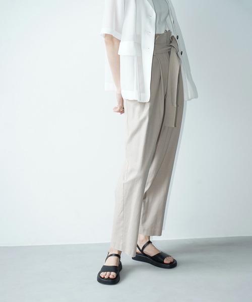 CLANE(クラネ)の「BELT TUCK TAPERED PANTS(その他パンツ・レディース・ブラック/ベージュ・0/1/2)」の21枚目の写真