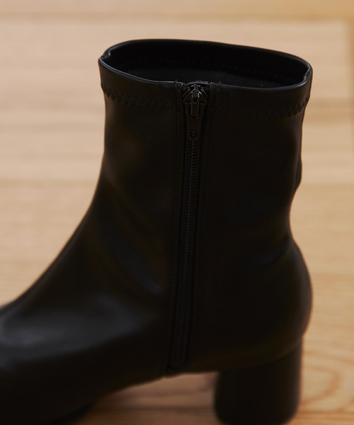 ANGIE（アンジー）の「スクエアトゥストレッチブーツ（ブーツ・レディース・アイボリー/ブラック・MEDIUM/LARGE/X-LARGE）」の4枚目の写真