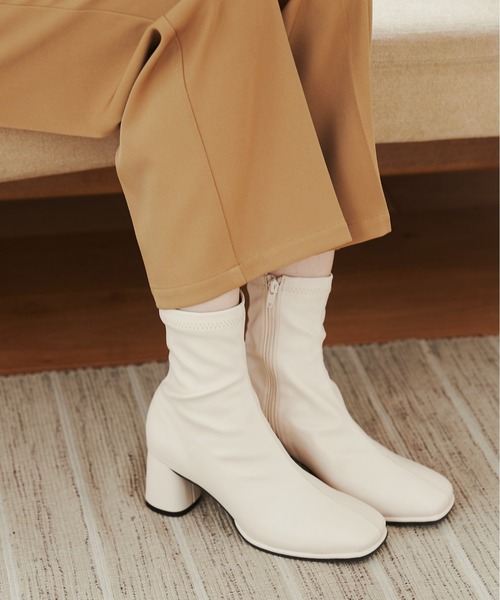 ANGIE（アンジー）の「スクエアトゥストレッチブーツ（ブーツ・レディース・アイボリー/ブラック・MEDIUM/LARGE/X-LARGE）」の14枚目の写真
