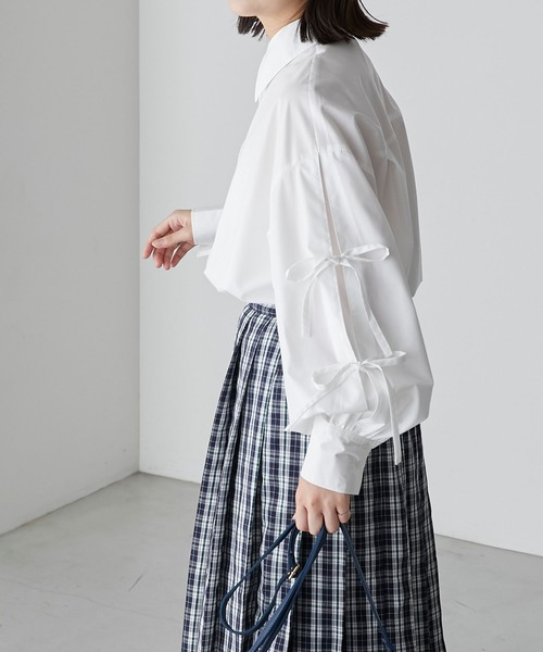 BONLECILL(ボンルシール)の「袖リボンボリュームスリーブオーバーシャツ(シャツ/ブラウス・レディース・オフホワイト/ネイビー系1/ブラック系1/ブルー/レッド/ブラック系2/ピンク/ブラック系その他/レッド系/ネイビー系2/ネイビー系3・FREE)」の14枚目の写真