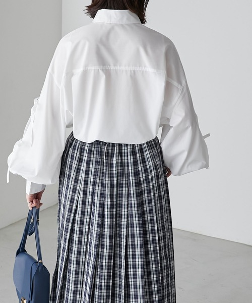 BONLECILL(ボンルシール)の「袖リボンボリュームスリーブオーバーシャツ(シャツ/ブラウス・レディース・オフホワイト/ネイビー系1/ブラック系1/ブルー/レッド/ブラック系2/ピンク/ブラック系その他/レッド系/ネイビー系2/ネイビー系3・FREE)」の15枚目の写真