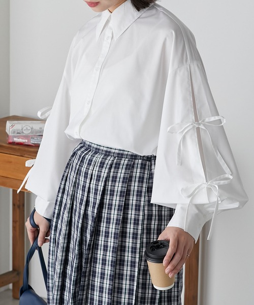 BONLECILL(ボンルシール)の「袖リボンボリュームスリーブオーバーシャツ(シャツ/ブラウス・レディース・オフホワイト/ネイビー系1/ブラック系1/ブルー/レッド/ブラック系2/ピンク/ブラック系その他/レッド系/ネイビー系2/ネイビー系3・FREE)」の16枚目の写真