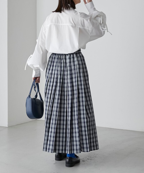 BONLECILL(ボンルシール)の「袖リボンボリュームスリーブオーバーシャツ(シャツ/ブラウス・レディース・オフホワイト/ネイビー系1/ブラック系1/ブルー/レッド/ブラック系2/ピンク/ブラック系その他/レッド系/ネイビー系2/ネイビー系3・FREE)」の18枚目の写真