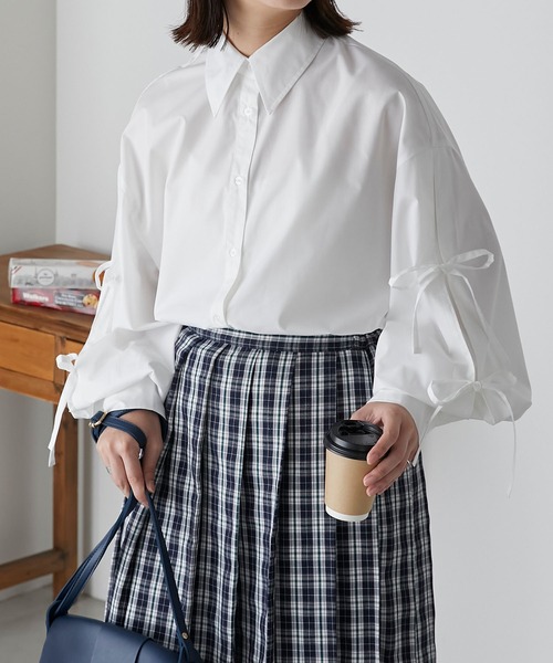 BONLECILL(ボンルシール)の「袖リボンボリュームスリーブオーバーシャツ(シャツ/ブラウス・レディース・オフホワイト/ネイビー系1/ブラック系1/ブルー/レッド/ブラック系2/ピンク/ブラック系その他/レッド系/ネイビー系2/ネイビー系3・FREE)」の19枚目の写真