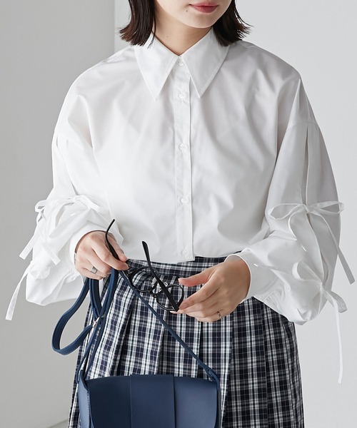 BONLECILL(ボンルシール)の「袖リボンボリュームスリーブオーバーシャツ(シャツ/ブラウス・レディース・オフホワイト/ネイビー系1/ブラック系1/ブルー/レッド/ブラック系2/ピンク/ブラック系その他/レッド系/ネイビー系2/ネイビー系3・FREE)」の21枚目の写真