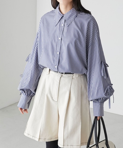 BONLECILL(ボンルシール)の「袖リボンボリュームスリーブオーバーシャツ(シャツ/ブラウス・レディース・オフホワイト/ネイビー系1/ブラック系1/ブルー/レッド/ブラック系2/ピンク/ブラック系その他/レッド系/ネイビー系2/ネイビー系3・FREE)」の22枚目の写真