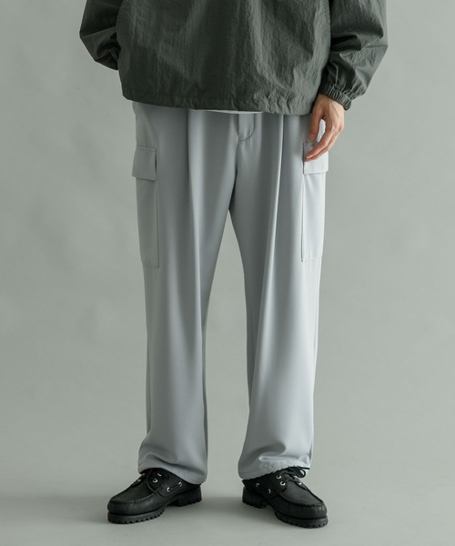 URBAN RESEARCH（アーバンリサーチ）の「ダブルクロスワンタックカーゴパンツ（カーゴパンツ・メンズ・オリーブ/ブラウン/ブラック/グレー系その他・LARGE/MEDIUM）」の3枚目の写真