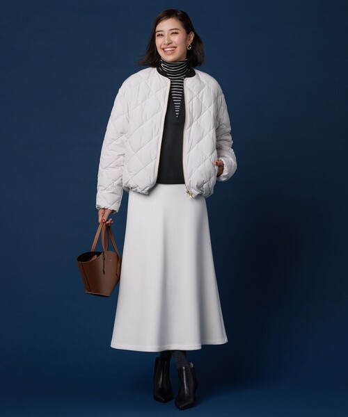 UNFILO（アンフィーロ）の「【新色登場】BEAUTY FORM JERSEY セミフレアスカート（スカート・レディース・ネイビー系/ベージュ系/アイボリー系/グレー系/ブラック系/イエロー系/ダークブラウン系・SMALL/MEDIUM/X-SMALL/LARGE）」の6枚目の写真