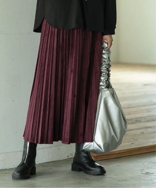 OPAQUE.CLIP(オペークドットクリップ)の「◆5color/フェイクスエード イージープリーツスカート【洗濯機洗い可】(スカート・レディース・チャコールグレー/ライトグレー/オフホワイト/ボルドー/ライトブルー・42/38/40)」の5枚目の写真