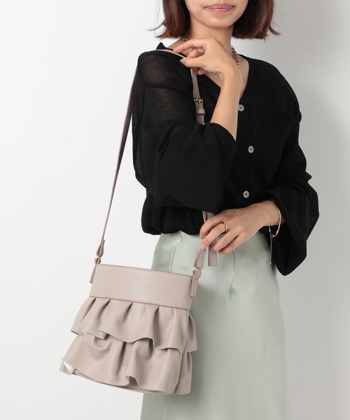 MIAN （ミアン）の「【MIAN】フェイクレザーフェミニンショルダーバッグ 2231-239-1（ショルダーバッグ・レディース・グレイッシュベージュ/ブルー/ブラック・FREE）」の14枚目の写真