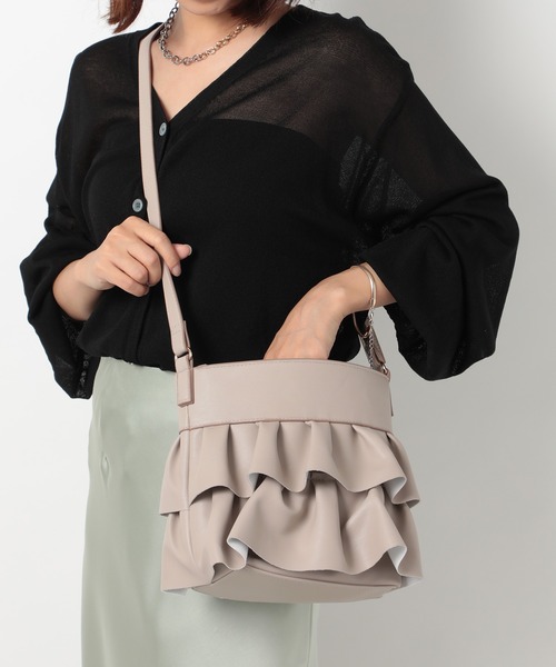MIAN （ミアン）の「【MIAN】フェイクレザーフェミニンショルダーバッグ 2231-239-1（ショルダーバッグ・レディース・グレイッシュベージュ/ブルー/ブラック・FREE）」の15枚目の写真