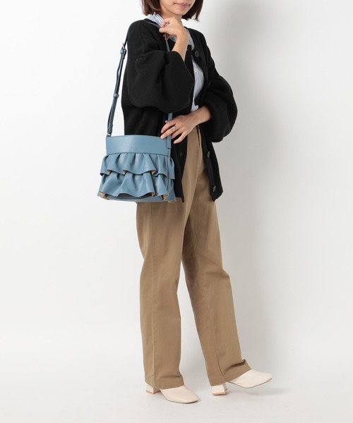 MIAN （ミアン）の「【MIAN】フェイクレザーフェミニンショルダーバッグ 2231-239-1（ショルダーバッグ・レディース・グレイッシュベージュ/ブルー/ブラック・FREE）」の4枚目の写真