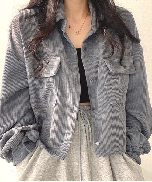 SHEENA(シーナ)の「ボリュームスリーブクロップド丈コーデュロイシャツ(シャツ/ブラウス・レディース・ブラック/グレー/ブラウン・M)」の5枚目の写真