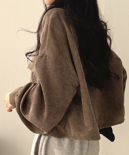 SHEENA(シーナ)の「ボリュームスリーブクロップド丈コーデュロイシャツ(シャツ/ブラウス・レディース・ブラック/グレー/ブラウン・M)」の12枚目の写真