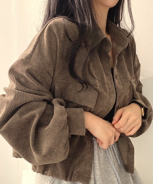 SHEENA(シーナ)の「ボリュームスリーブクロップド丈コーデュロイシャツ(シャツ/ブラウス・レディース・ブラック/グレー/ブラウン・M)」の13枚目の写真