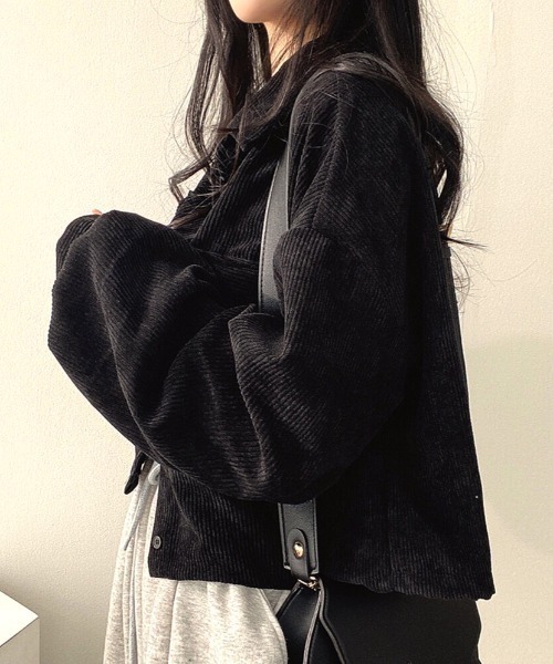 SHEENA(シーナ)の「ボリュームスリーブクロップド丈コーデュロイシャツ(シャツ/ブラウス・レディース・ブラック/グレー/ブラウン・M)」の17枚目の写真